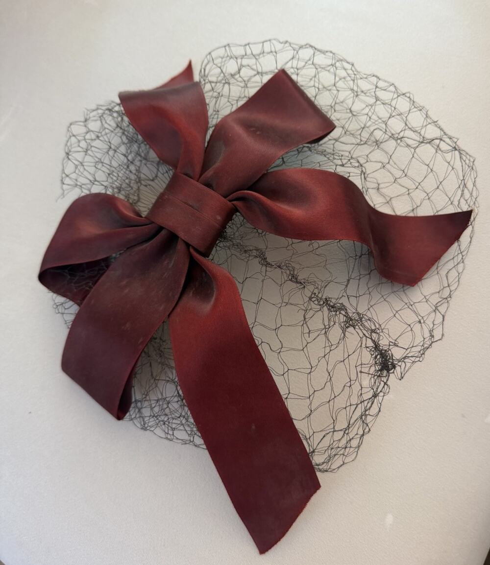 VINTAGE 1950’s Hat Fascinator Veil Bow Red Maroon 3770/15